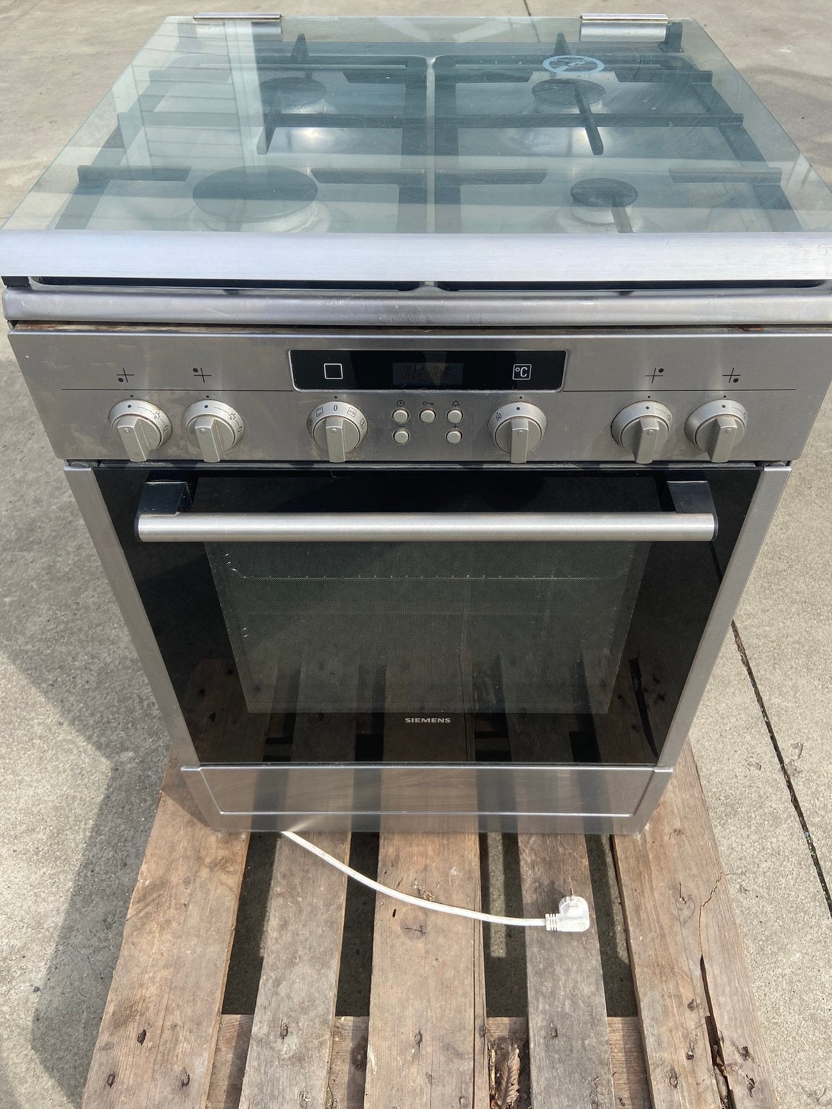 Cuisinière à gaz Siemens —4 brûleurs + four électrique, Gaz, Classe énergétique A ou plus économe, 85 à 90 cm, 4 zones de cuisson