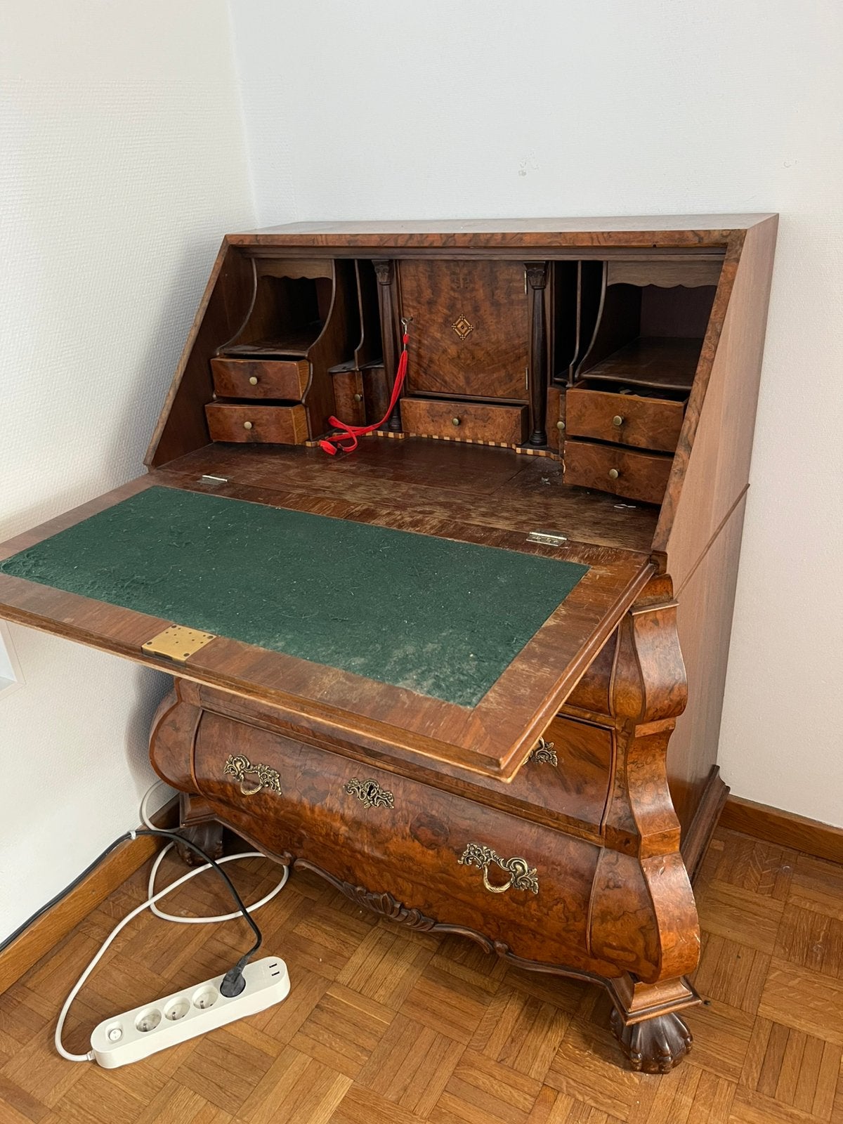 Antieke secretaire / klepbureau in wortelnoten, Ophalen, Zo goed als nieuw