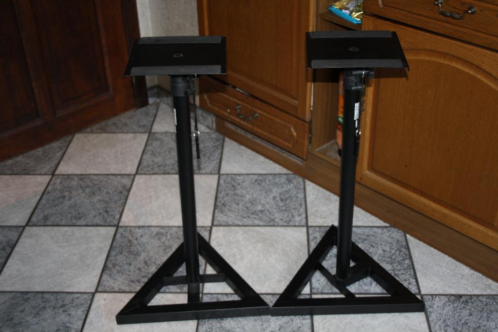 2 boxenstaanders merk innox, Ophalen, Gebruikt