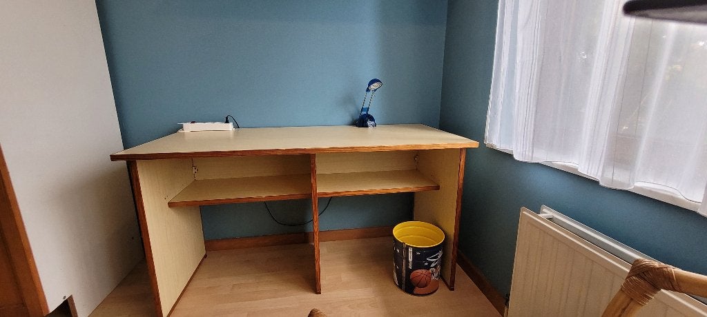bureau en bois, avec étagères en bas, Bureau d'écolier, 135 cm, Utilisé, Bois