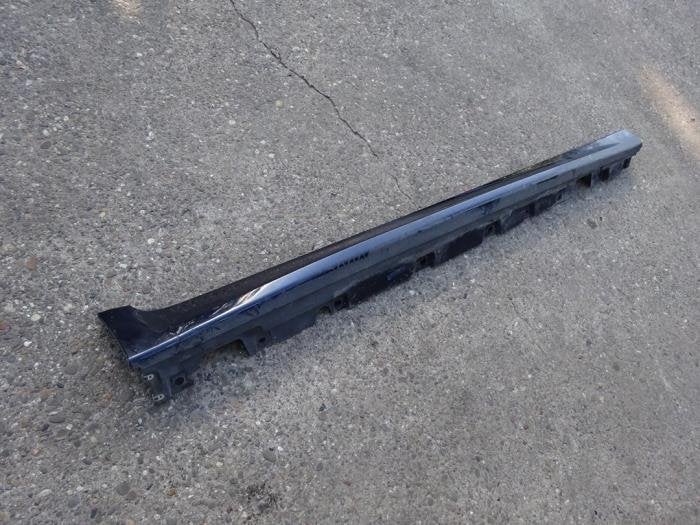 Jupe droite d'un BMW 5-Serie (A89), -, 3 mois de garantie, Utilisé, -