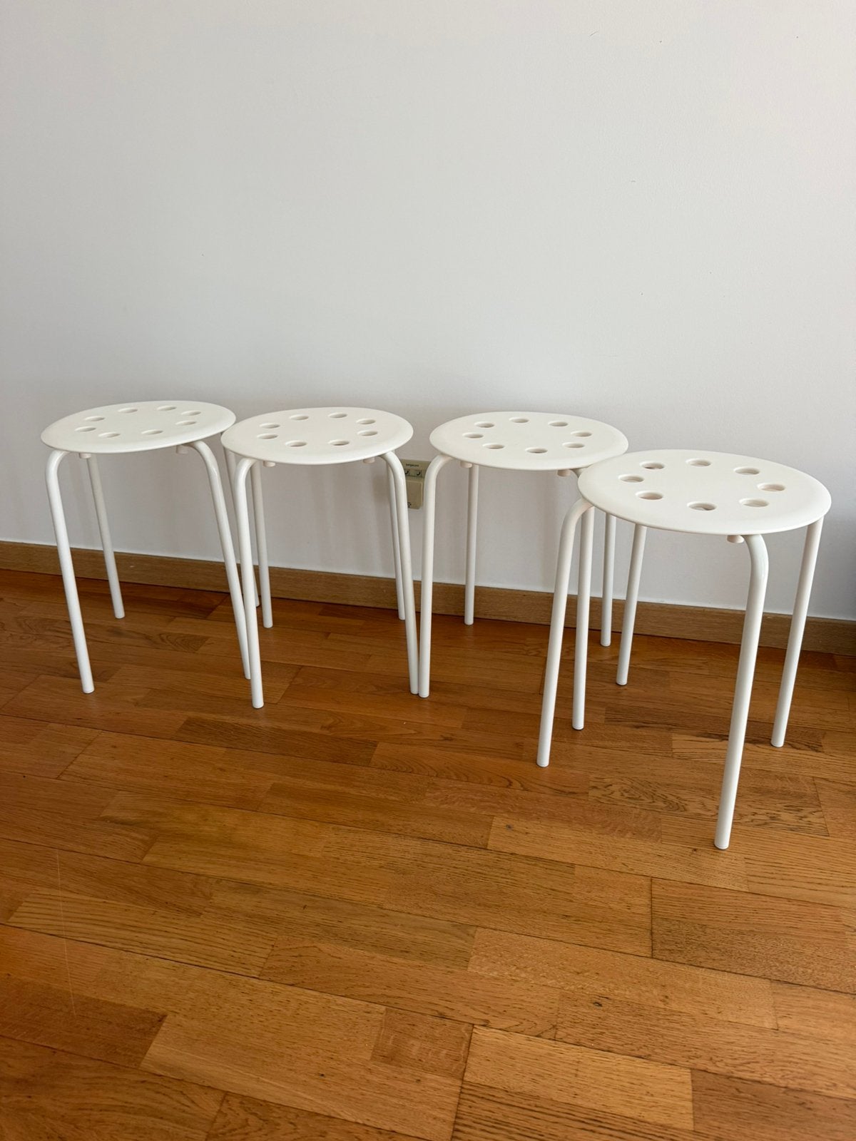 4 Chaises tabouret IKEA blanches, Enlèvement, Comme neuf, Blanc, Quatre