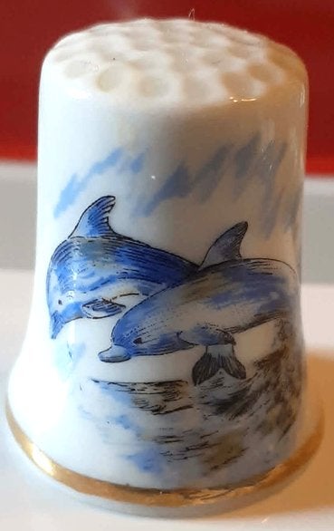 de a coudre de collection serie dauphin (1), Collections, Dés à coudre, Enlèvement ou Envoi, Comme neuf, Porcelaine