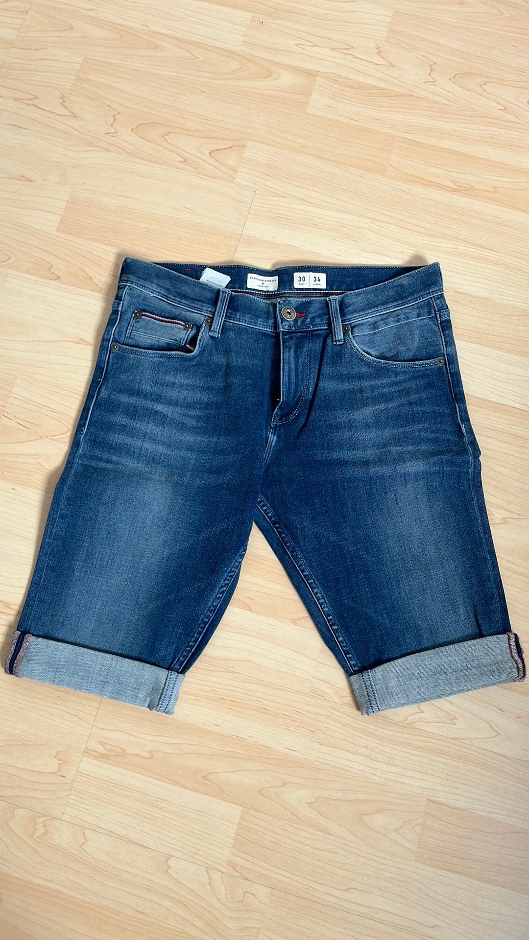 Jeansshort Tommy Hilfiger maat 30, Ophalen of Verzenden, Zo goed als nieuw, Blauw, W32 (confectie 46) of kleiner