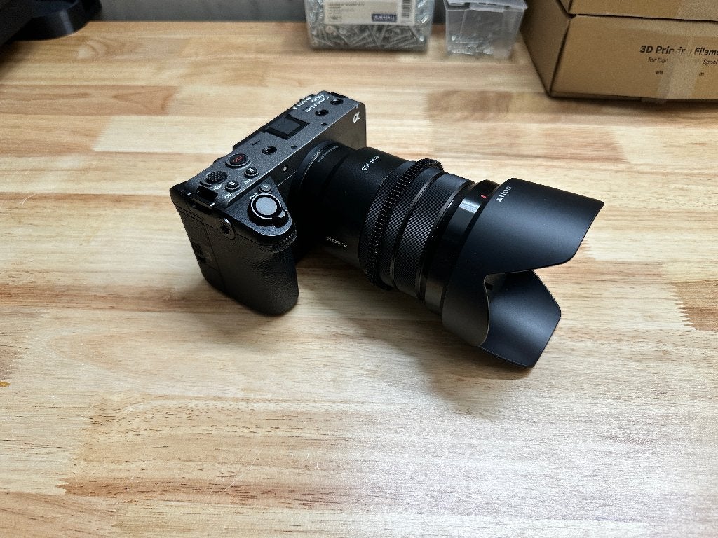 Combo Sony FX30 + 18-105 mm F4 + DJI RS 4 — Kit complet, Enlèvement ou Envoi, Comme neuf, Sony, Monture Sony E
