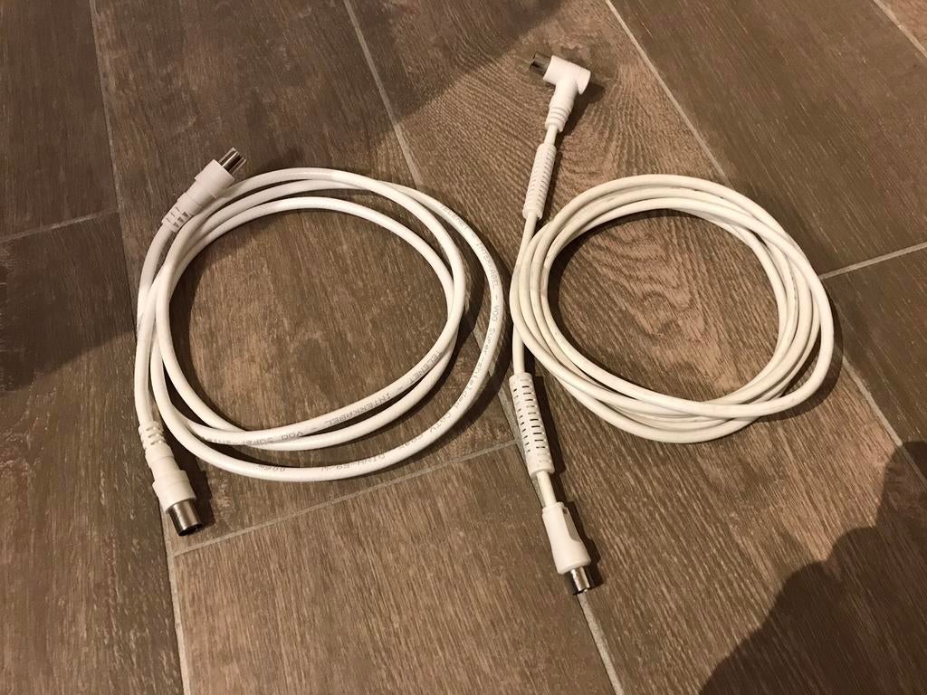 COAX KABEL / TV KABEL, Audio, Tv en Foto, Audiokabels en Televisiekabels, Ophalen of Verzenden, Zo goed als nieuw, 2 tot 5 meter