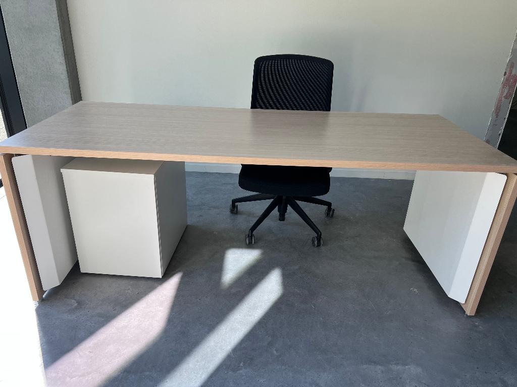 bureau set sistema28, Huis en Inrichting, Bureaus, Zo goed als nieuw, Bureau-kast combinatie, Overige merken, Modern, Kunststof