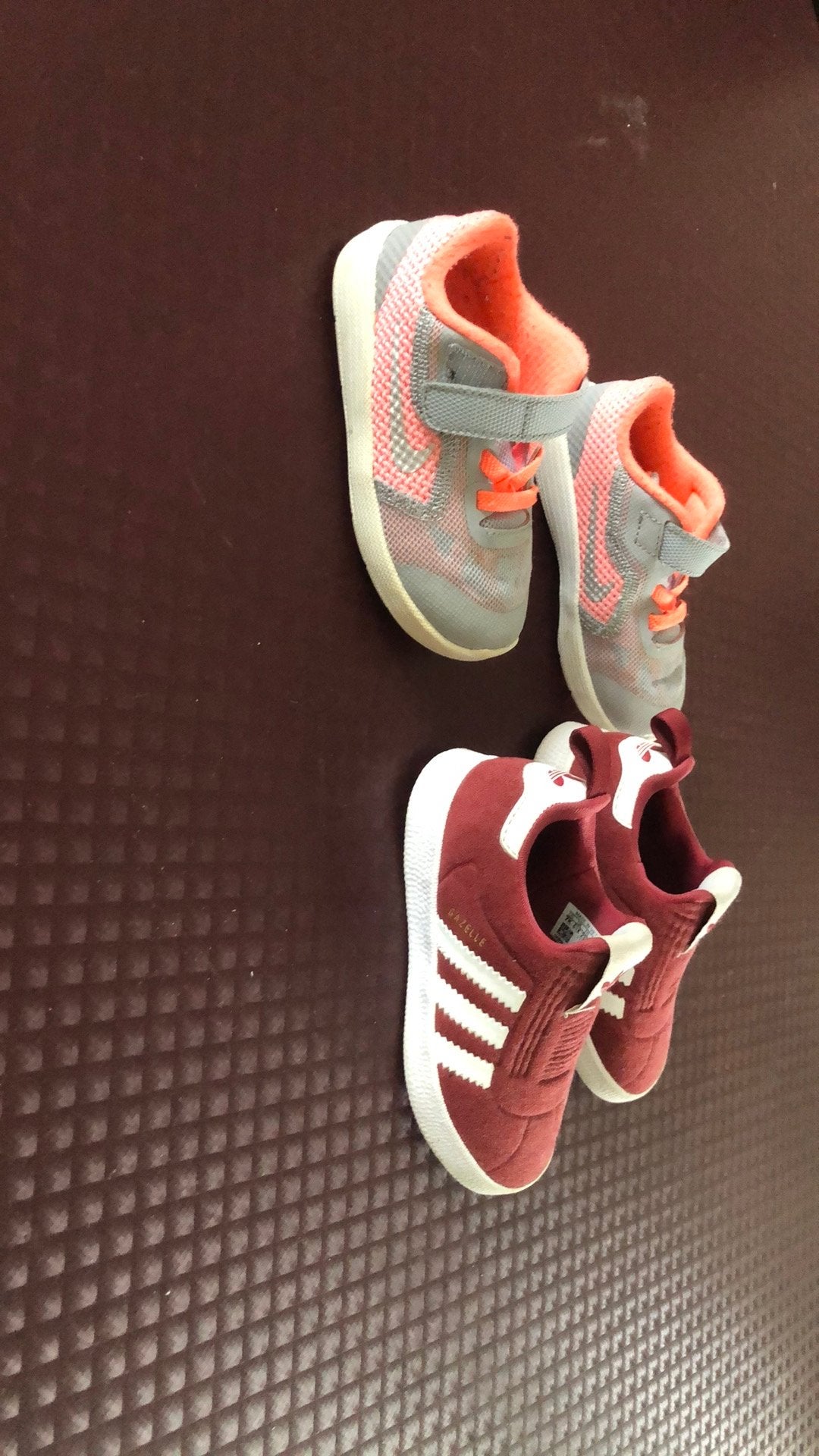 Kinder schoenen nike - adidas mt 23,5, Ophalen, Zo goed als nieuw, Schoenen