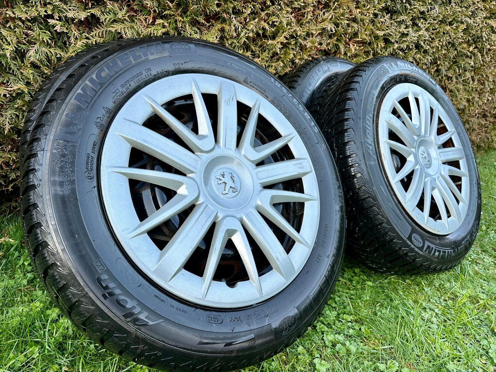 Peugeot 207-208 winterset + Michelin 185 65 15 sneeuwbanden, Auto-onderdelen, Banden en Velgen, Ophalen, Gebruikt, 15 inch, Banden en Velgen