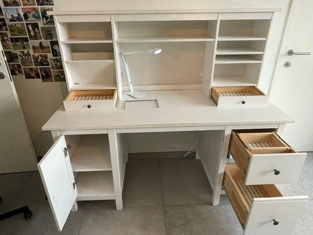 Hemnes bureau met opbouwdeel (wit) Gratis bureaustoel Fingal, Maison & Meubles, Scandinave, 155 cm, 65 cm, Goulotte de câbles