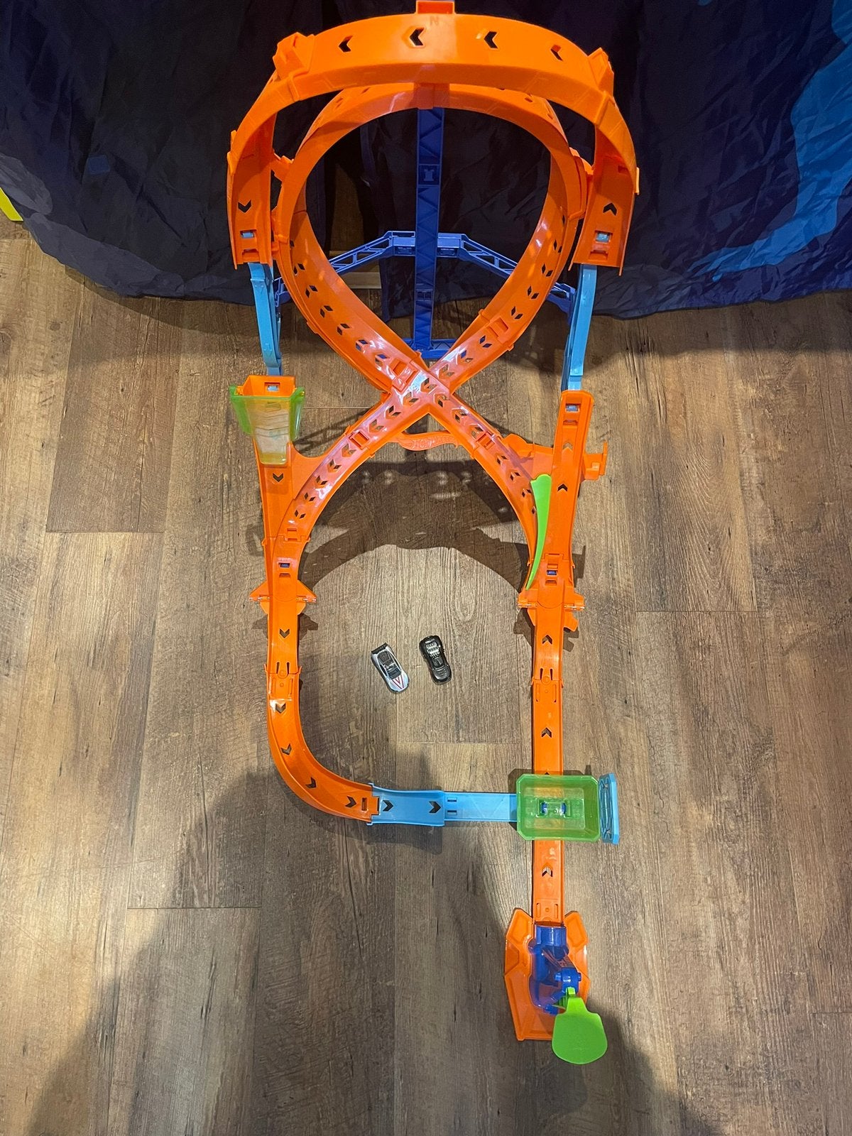 Hot Wheels Action Vertical 8 Jump - zeer goede staat, Kinderen en Baby's, Speelgoed | Racebanen, Ophalen, Zo goed als nieuw