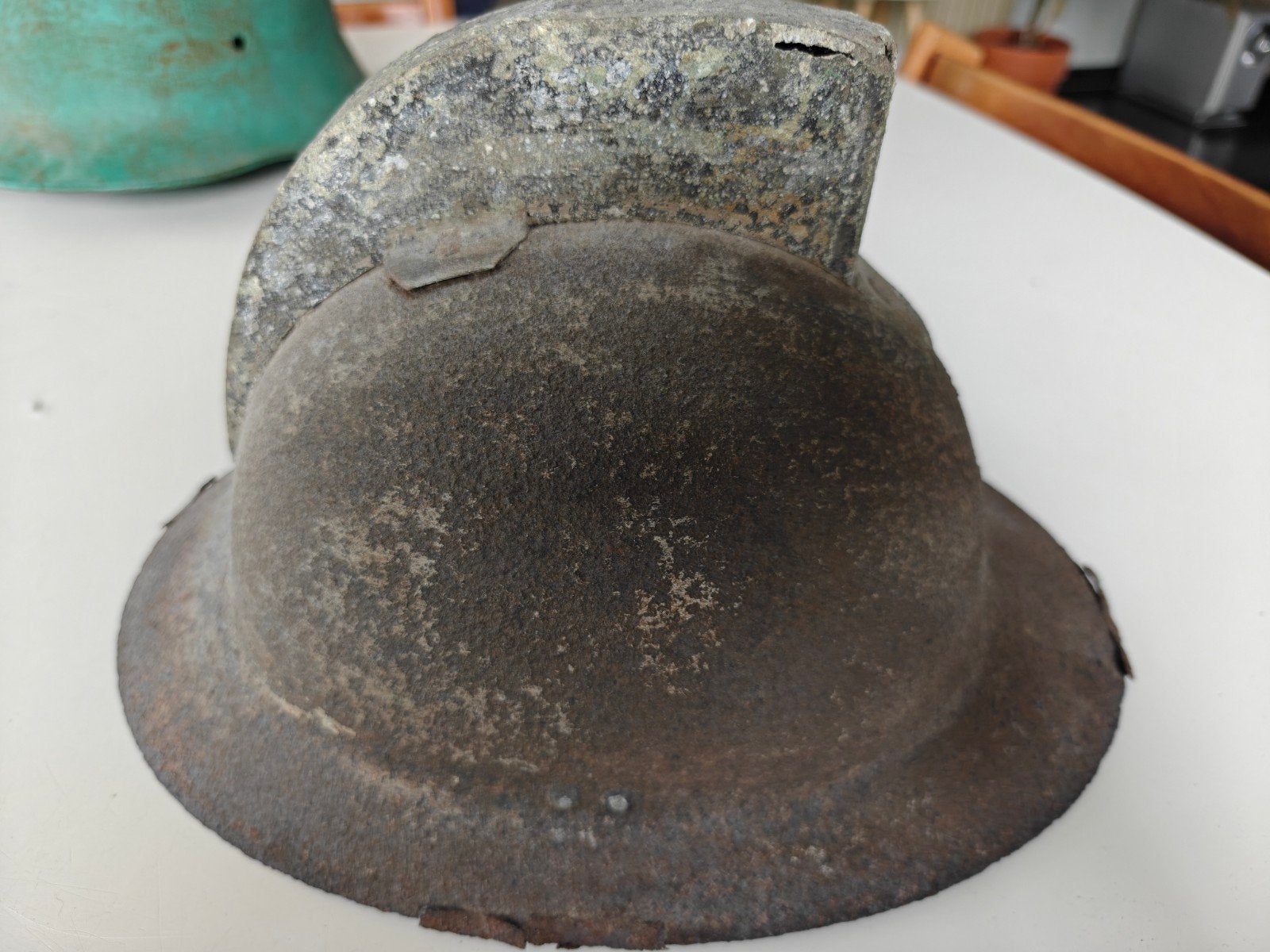 legerhelm, Verzamelen, Ophalen