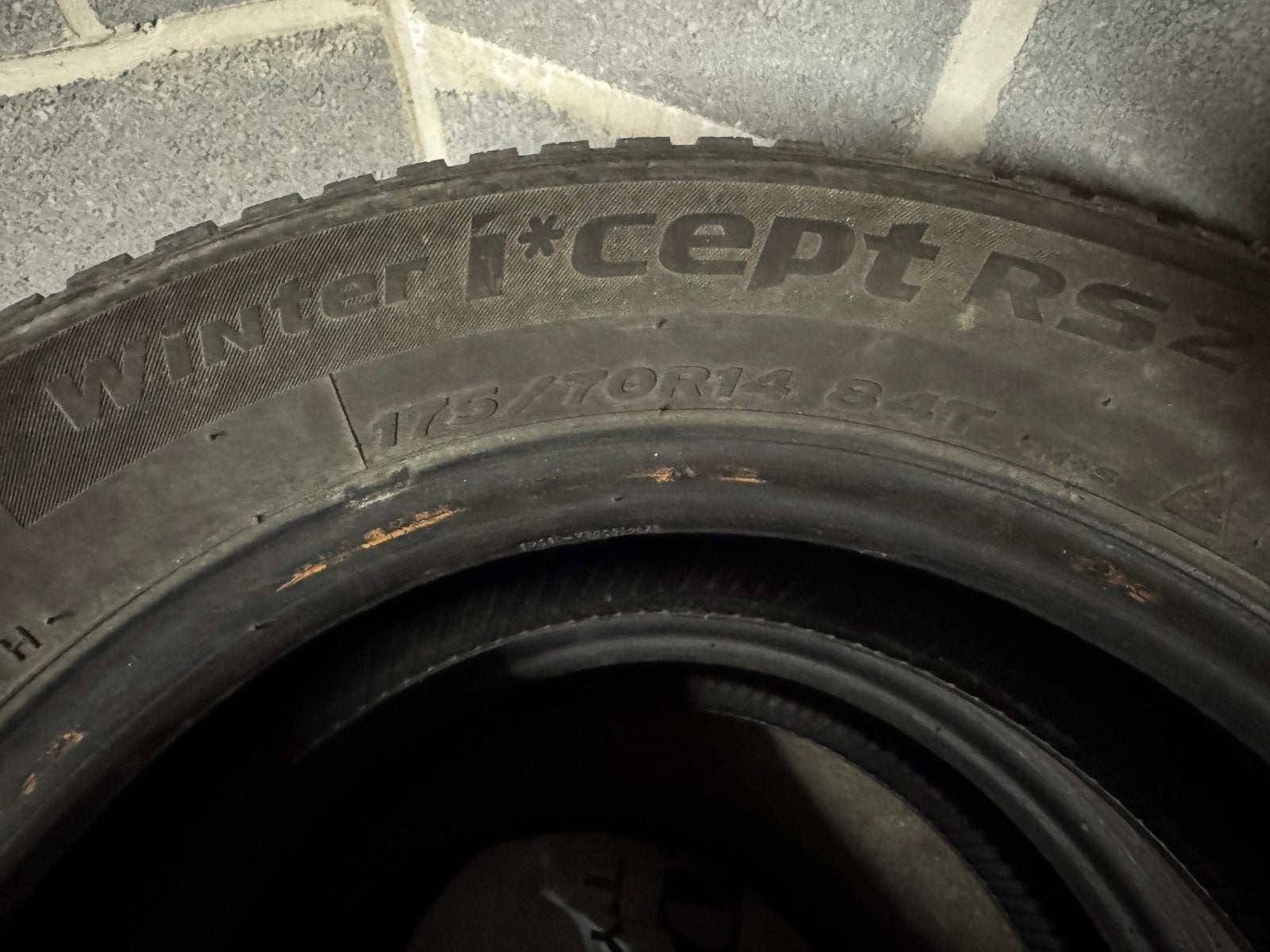 Hankook 175/70 R14, Autos : Pièces & Accessoires, 14 pouces, Pneus hiver, 175 mm, Véhicule de tourisme