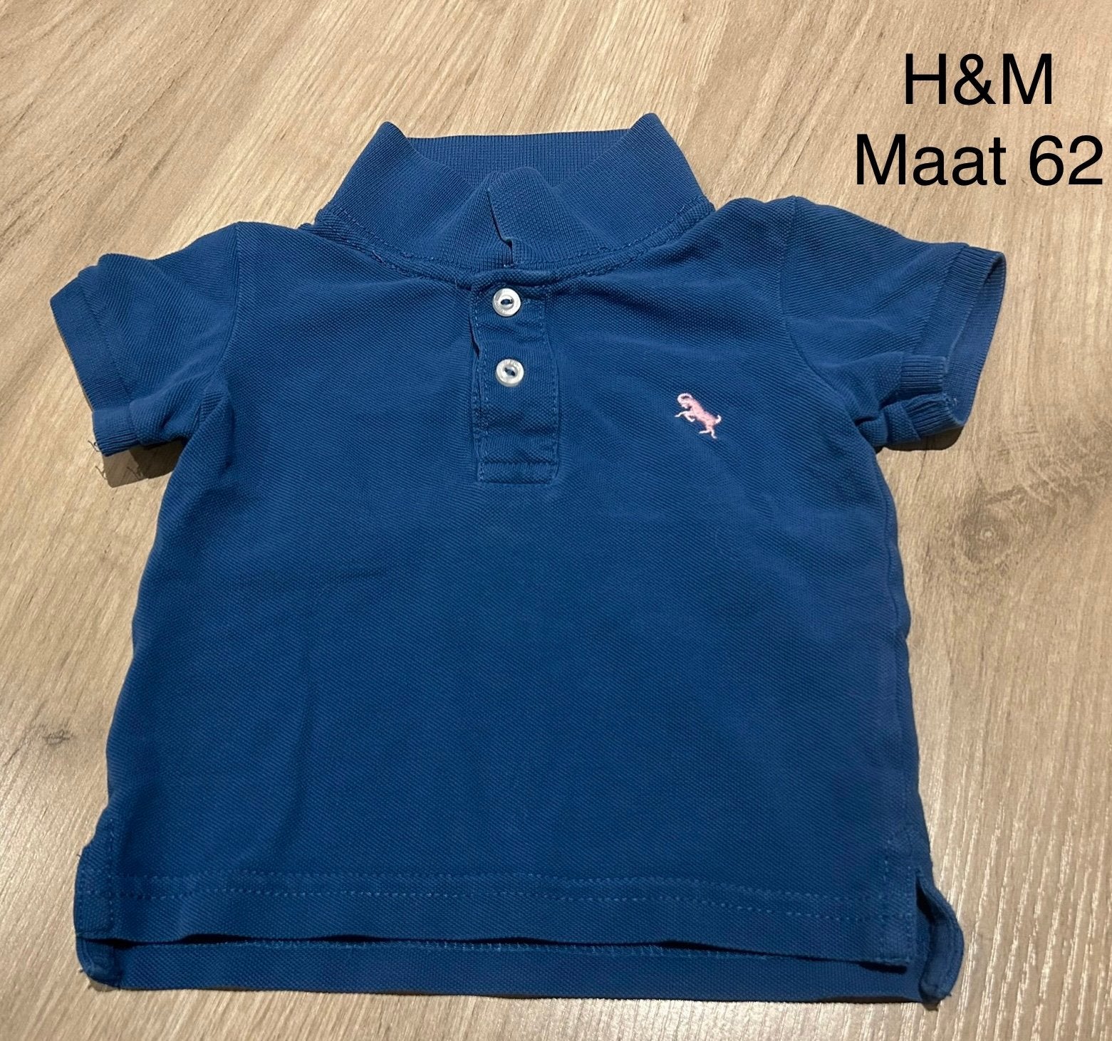 Donkerblauwe polo (H&M, maat 62), Enlèvement ou Envoi, Comme neuf, Chemisette ou Manches longues