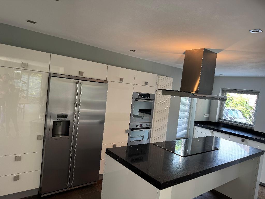 Cuisine complète LEICHT avec électroménager Bosch, Maison & Meubles, Avec îlot, Granit ou Pierre, Enlèvement, Utilisé