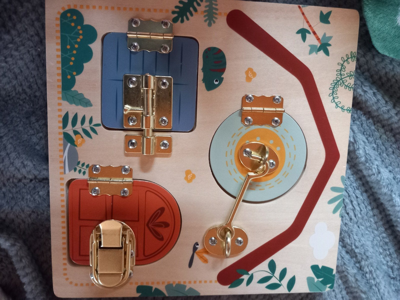 Small Foot Houten Activiteitenbord / Grendelbord Safari (Mon, Kinderen en Baby's, Ophalen of Verzenden