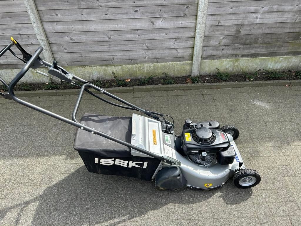 Iseki grasmaaier met rol 750€ nu meenemen, Tuin en Terras, Grasmaaiers, Ophalen, Cirkelmaaier, ISEKI, Zo goed als nieuw