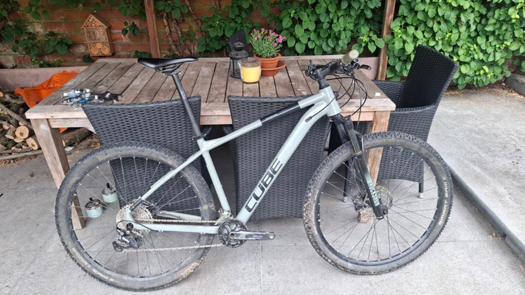 Cube Attention Swamp Grey large de 29 pouces (nouvelle fourc, Vélos & Vélomoteurs, Enlèvement