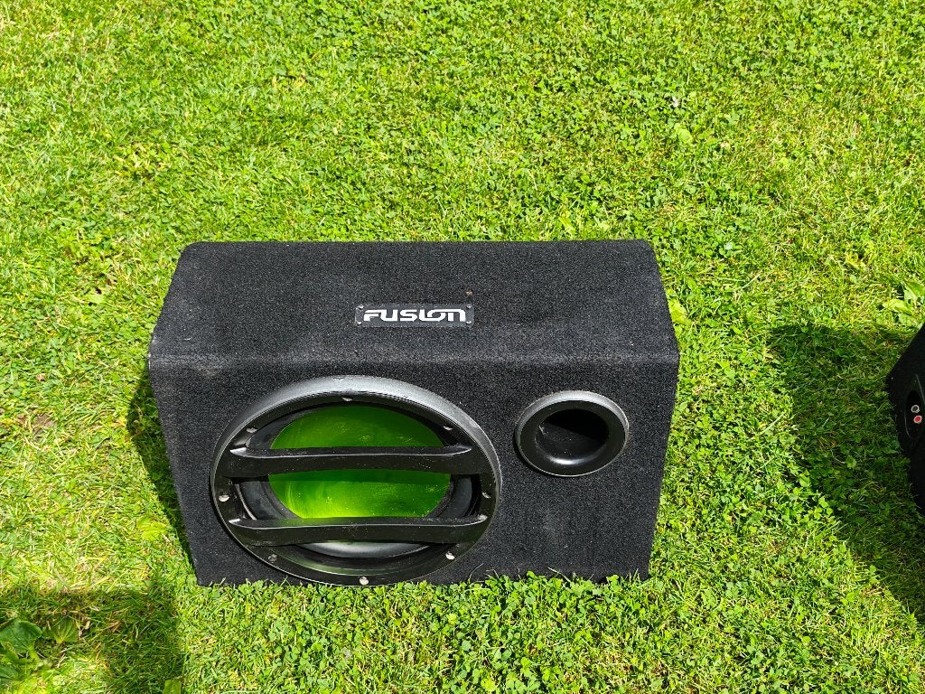 Fusion subwoofer met ingebouwde versterker, Autos : Divers, Haut-parleurs voiture, Enlèvement ou Envoi, Utilisé