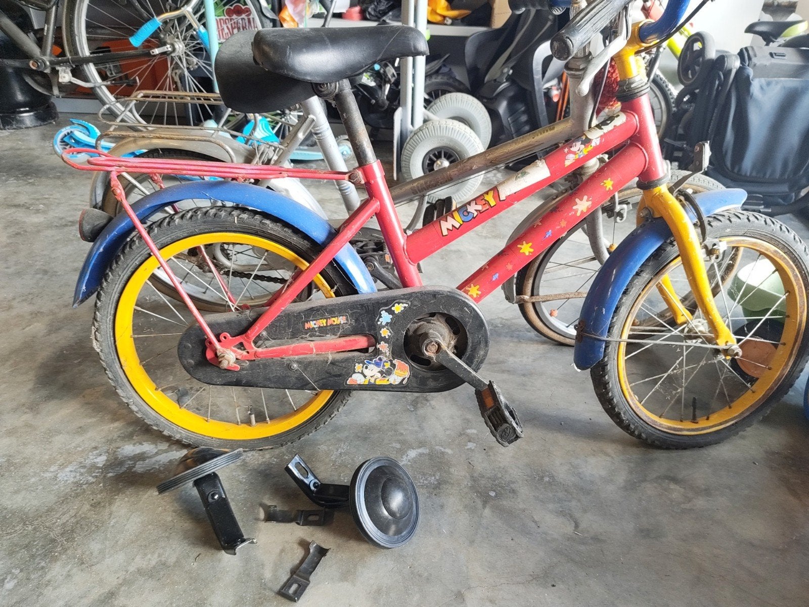 2 kinderfietsjes, vermoedelijk voor 5 jaar en groter, Fietsen en Brommers, Fietsen | Kinderfietsjes, Ophalen