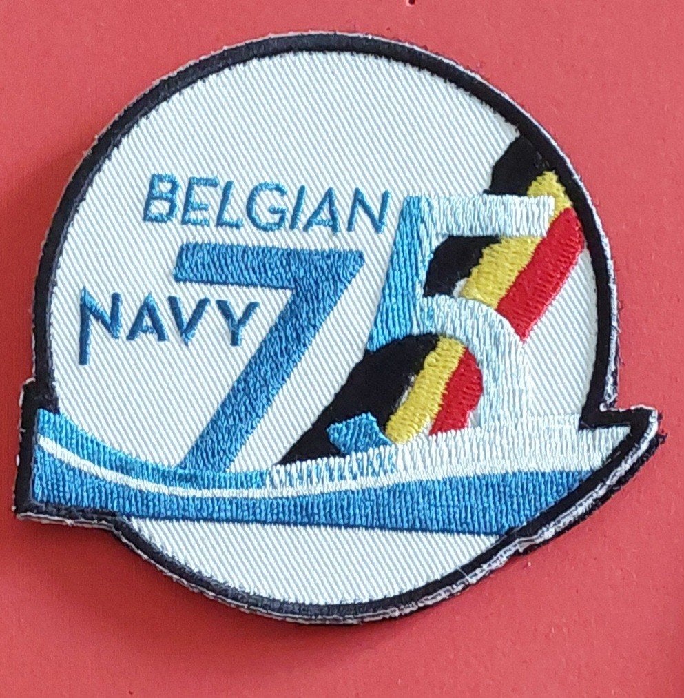 badge 75 ème anniversaire belgian navy, Collections, Enlèvement ou Envoi, Marine, Emblème ou Badge