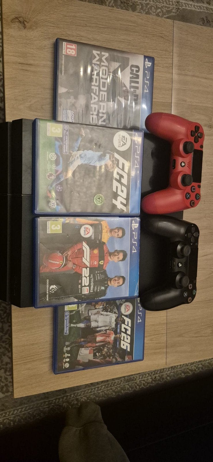 PS4 + 2 manettes avec 4 jeux, Enlèvement, Avec 2 manettes, Original, Avec jeux