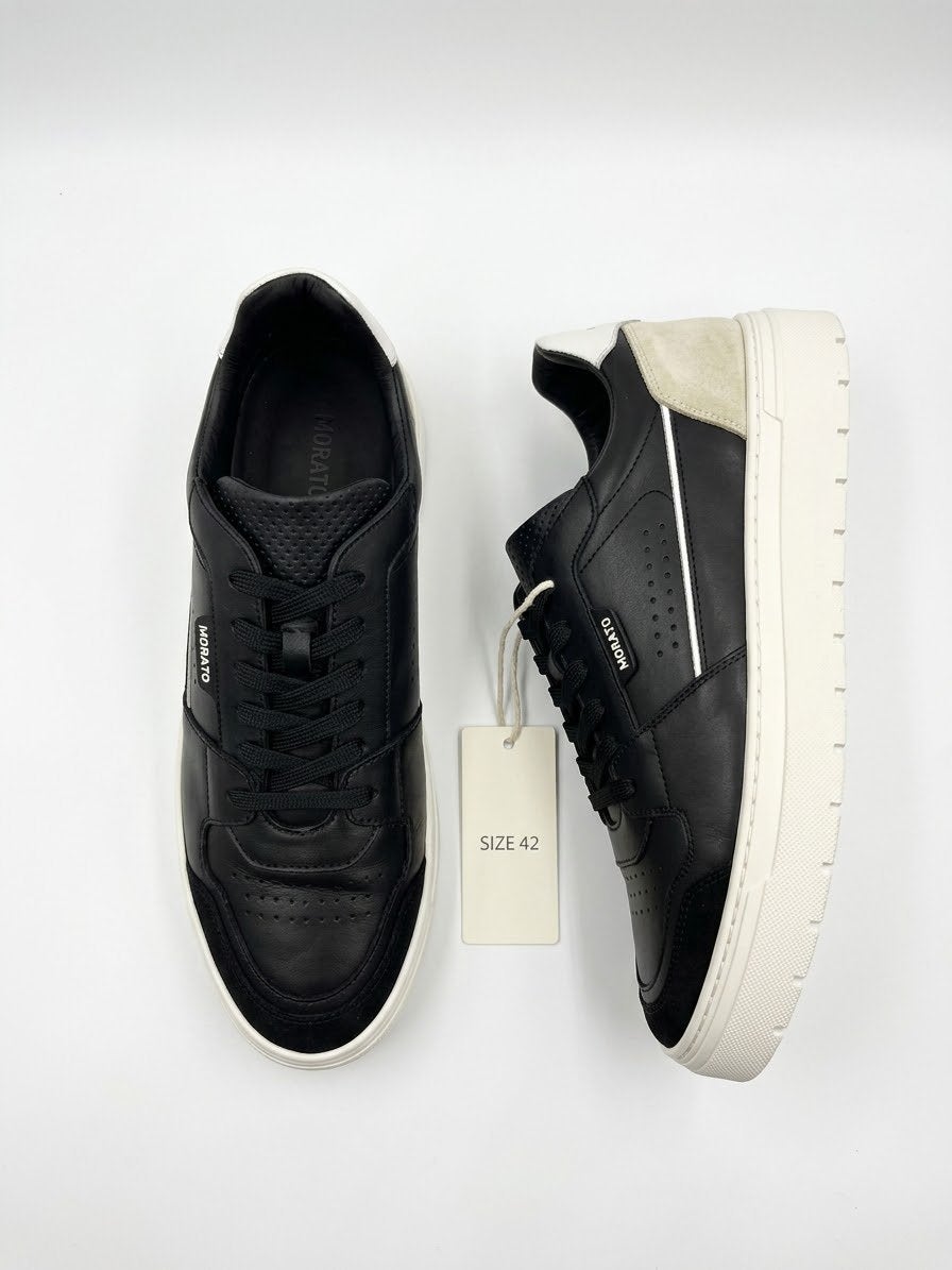 Witte en zwarte sneakers - maat 42, Kleding | Heren, Ophalen, Zwart, Nieuw, Sneakers