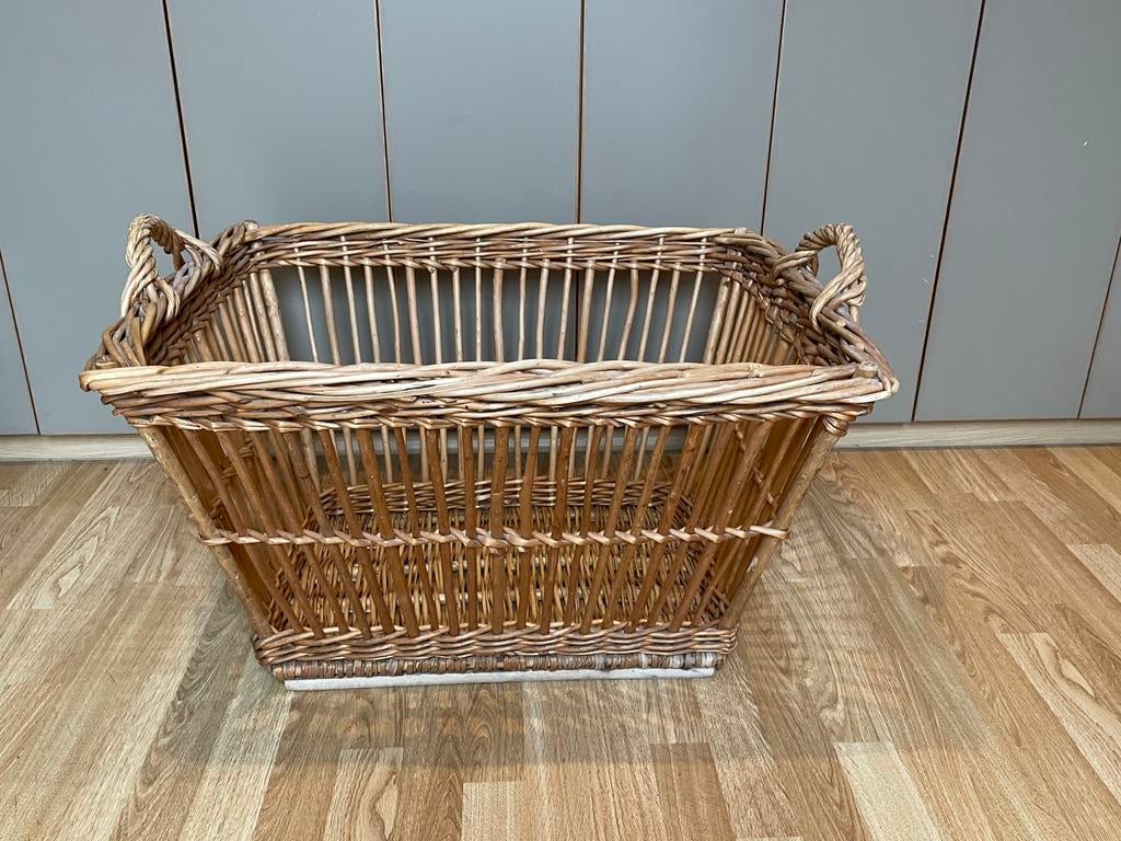 Vintage oude rieten wasmand  75 cm x 60 cm, Huis en Inrichting, Woonaccessoires | Schalen en Manden, Ophalen, Gebruikt, Riet