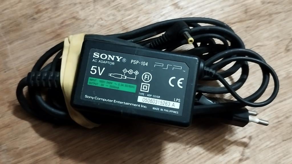 Netadapter Sony PSP 5V, Games en Spelcomputers, Ophalen of Verzenden, Zo goed als nieuw, PSP