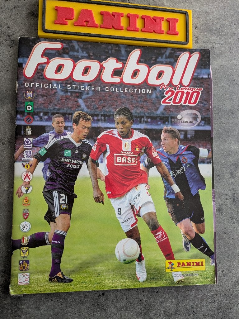 PANINI VOETBAL STICKER ALBUM FOOTBALL 2010. Iconisch voetbal, Ophalen of Verzenden, Zo goed als nieuw, Sticker