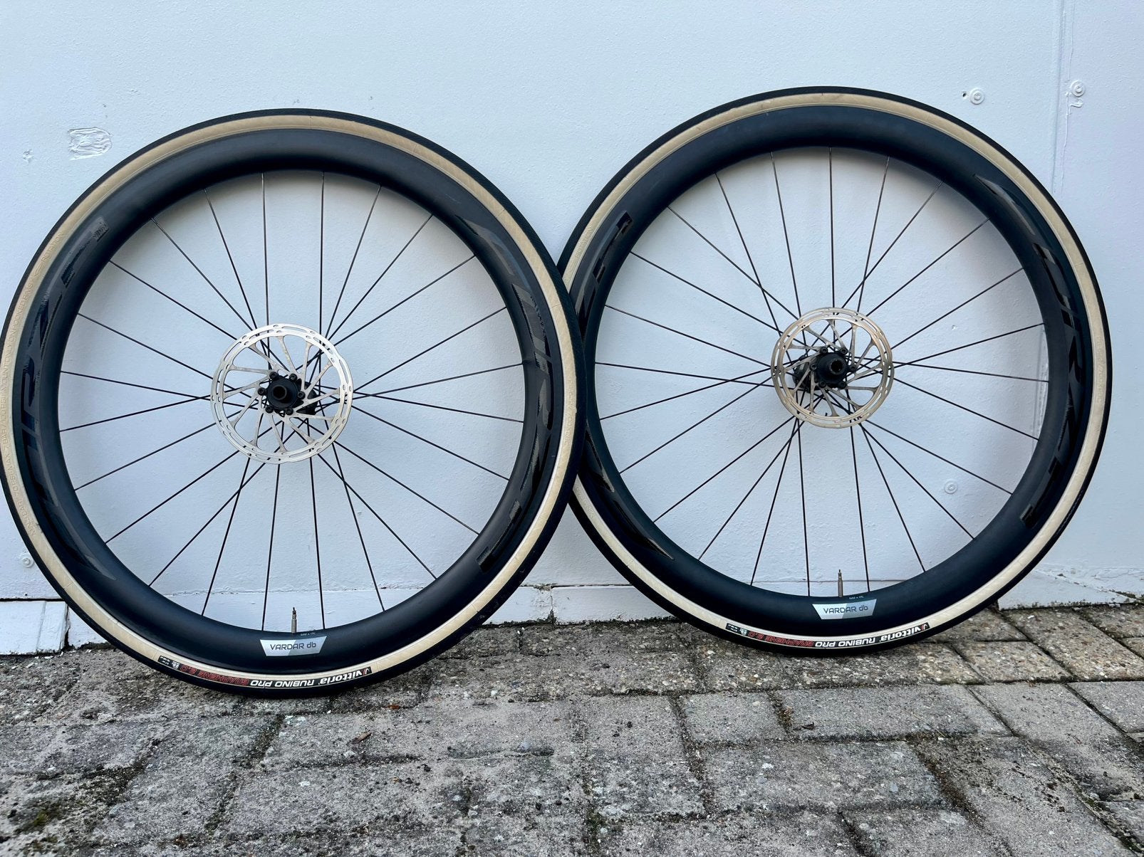 Roues en carbone 45 mm Forza Vardar db, Enlèvement, Comme neuf, Carbone