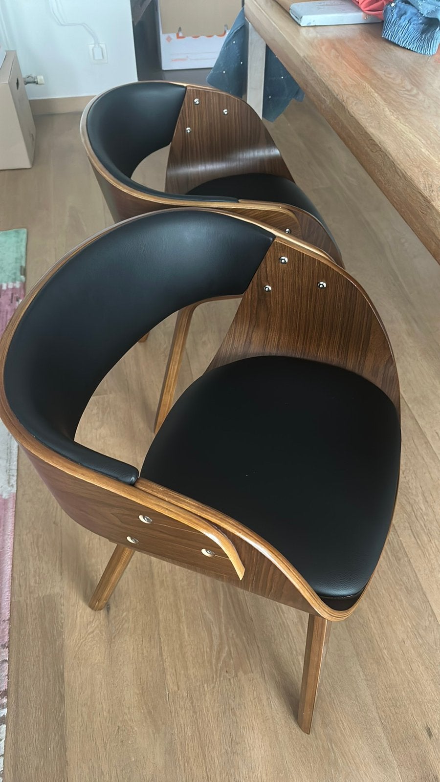 Houten walnoot eetkamerstoelen met zwart zitvlak, Ophalen, Zwart