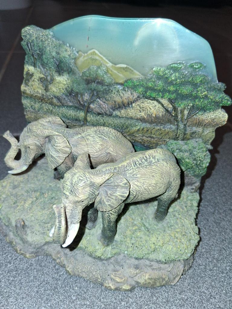 Statue d'éléphant, Enlèvement ou Envoi