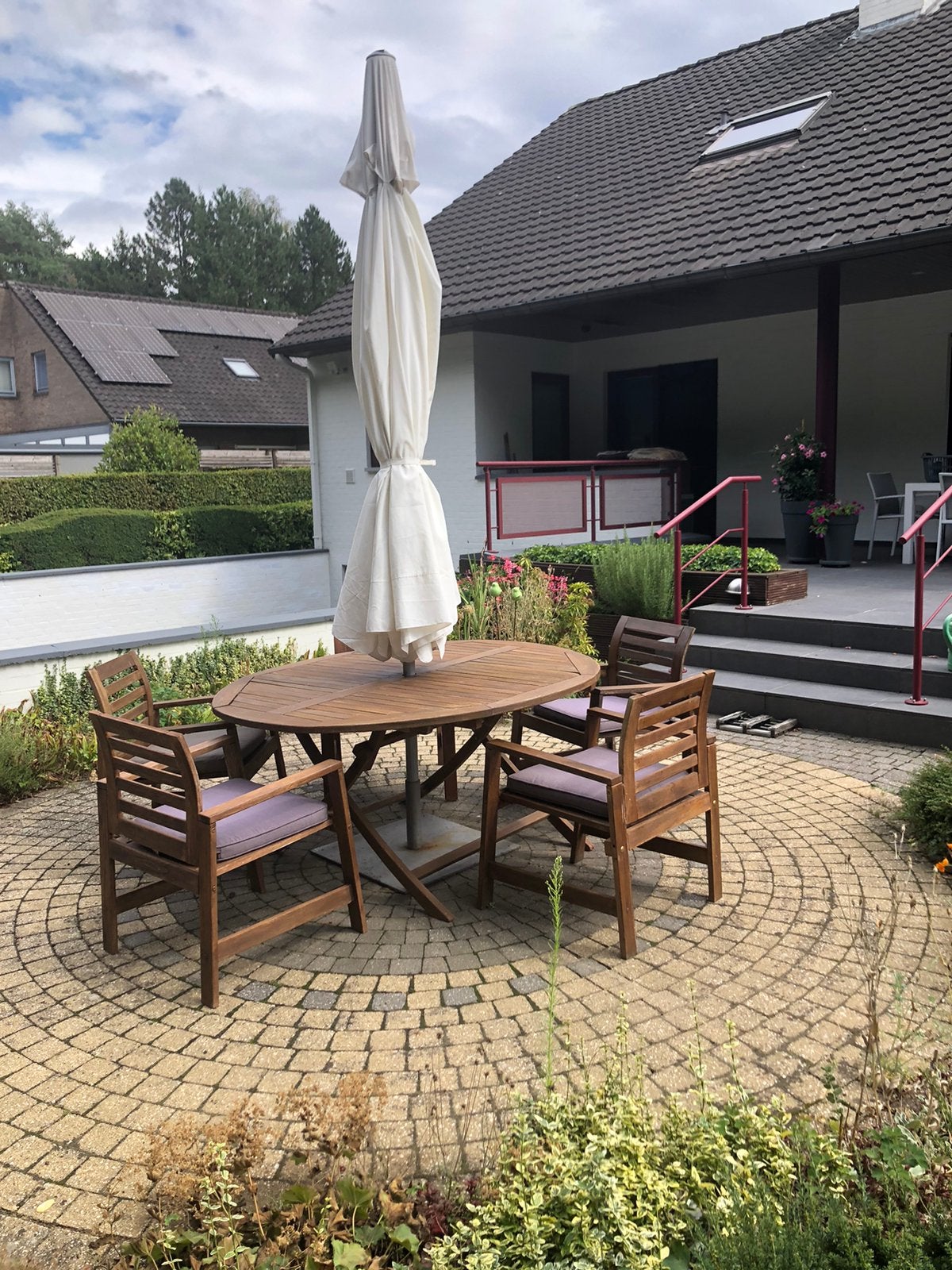 Tuintafel, tuinstoelen en parasol, Ophalen, Gebruikt