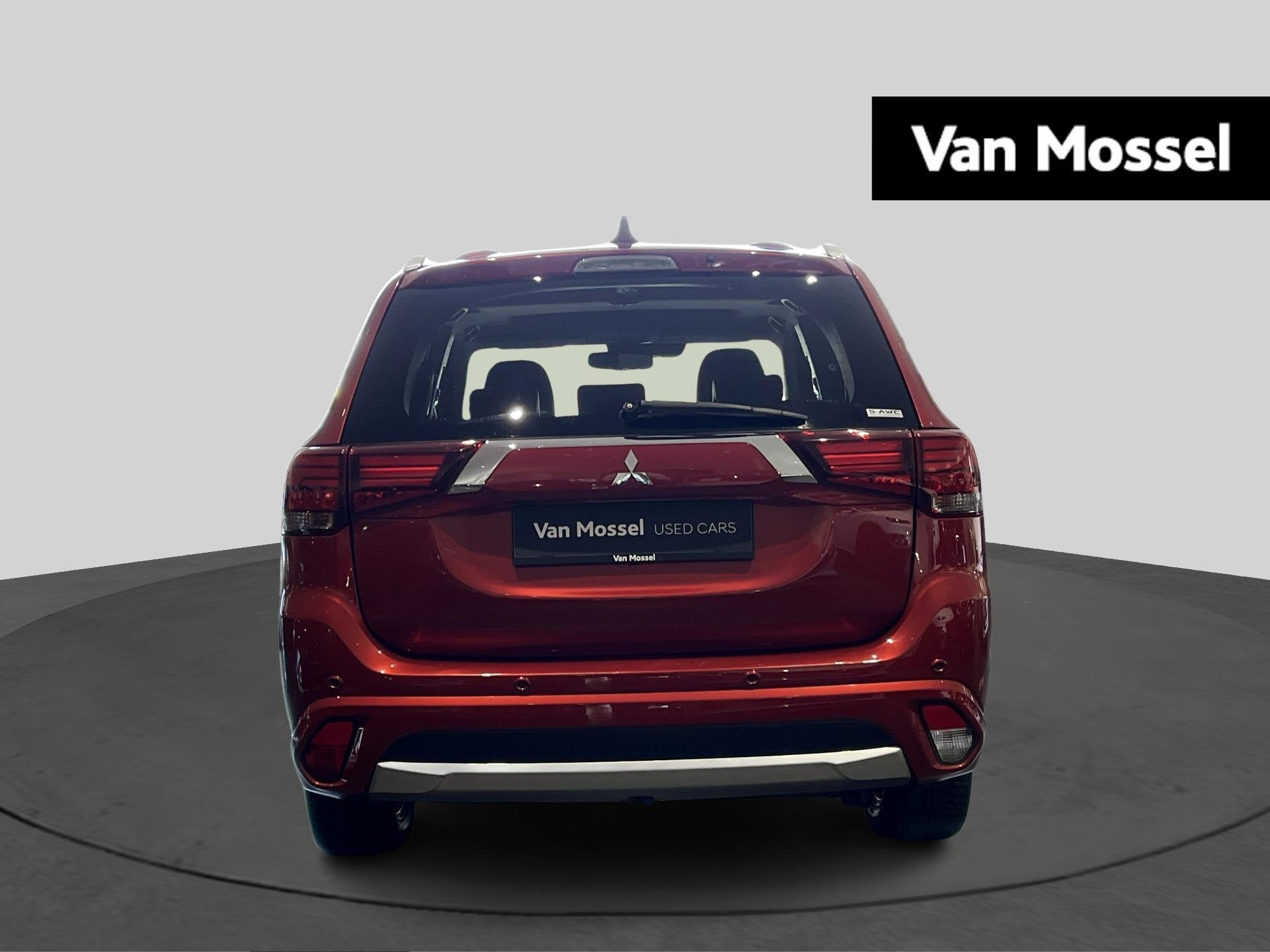 Mitsubishi Outlander 2.4 PHEV 4WD Instyle SDA AT, Autos, Rouge, Outlander, Entreprise, Carnet d'entretien