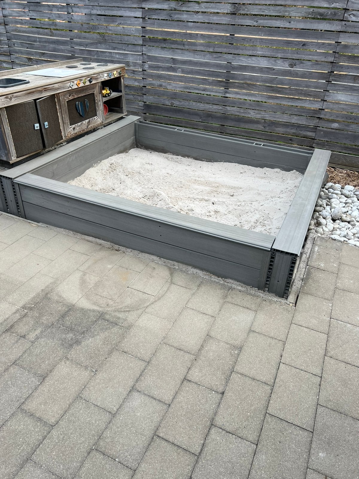 Zandbak (200 - 233cm) van composietplanken, incl. zand, Ophalen, Gebruikt