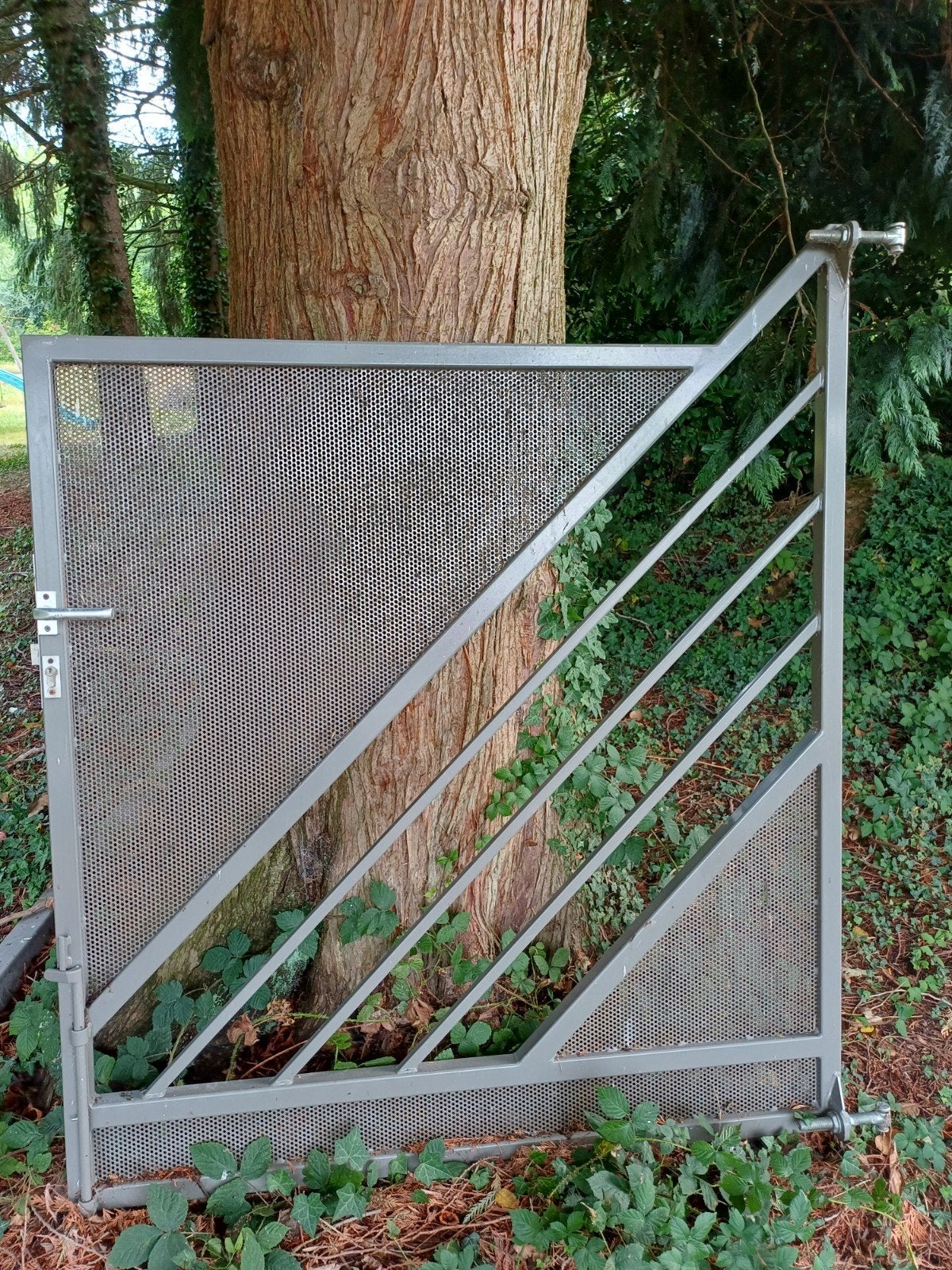Portillon de couleur taupe 136x143, Jardin & Terrasse, Enlèvement ou Envoi