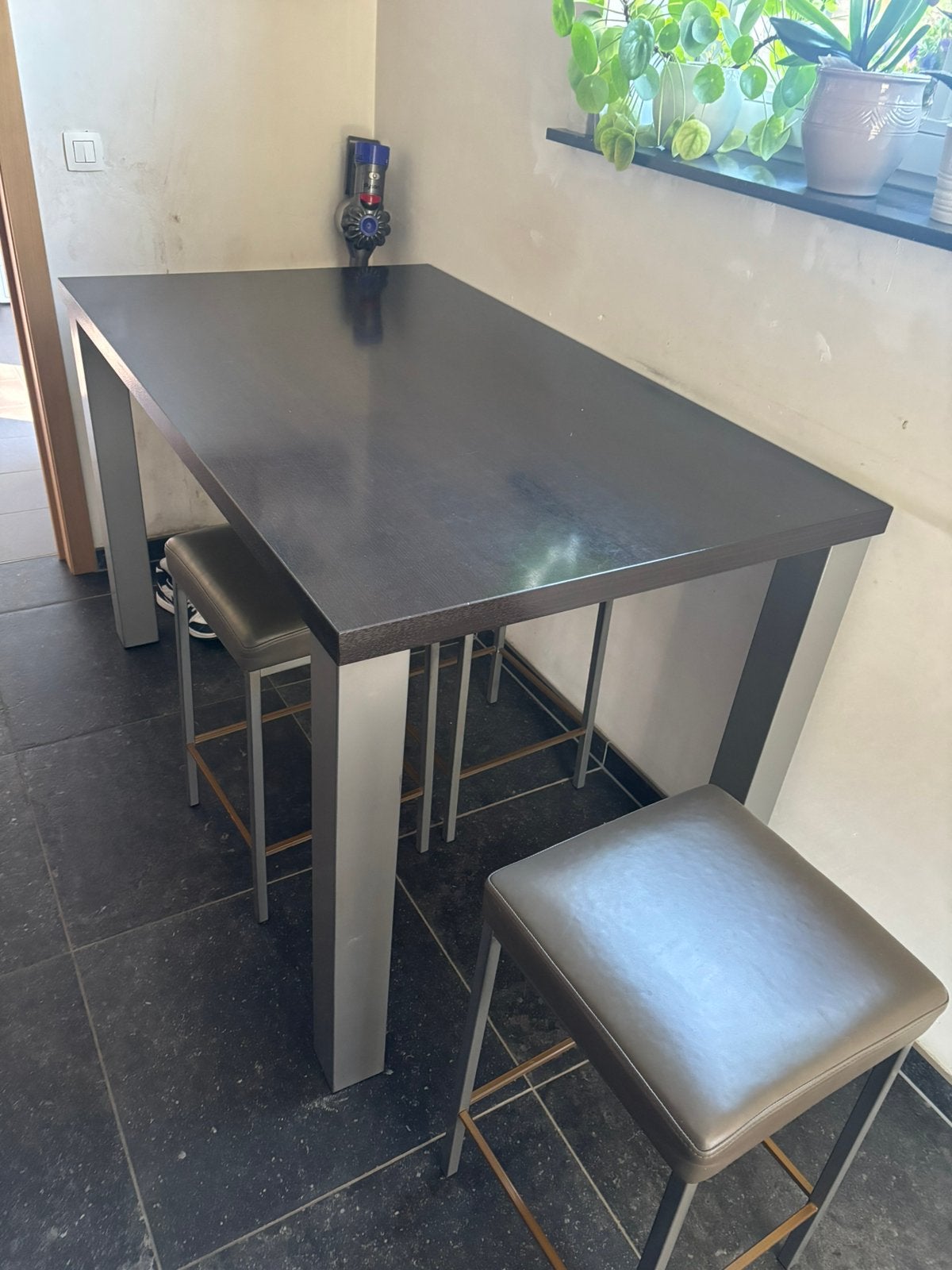 Te koop  hoge tafel met 4 barkrukken, Huis en Inrichting, Ophalen, Zo goed als nieuw