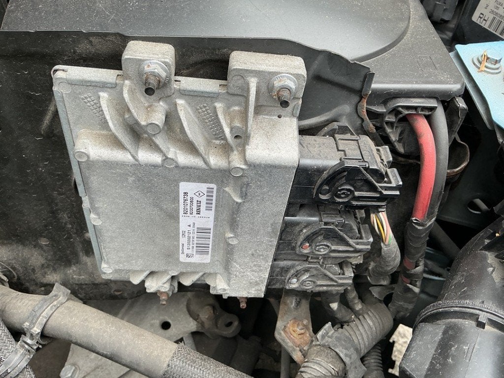 CALCULATEUR MOTEUR ECU Twingo II (CN) (|8201076738|), Renault, Utilisé, Peter-Huppertz-Straße 5
51063  Köln, DE, Dialog.deutschland@renault.de