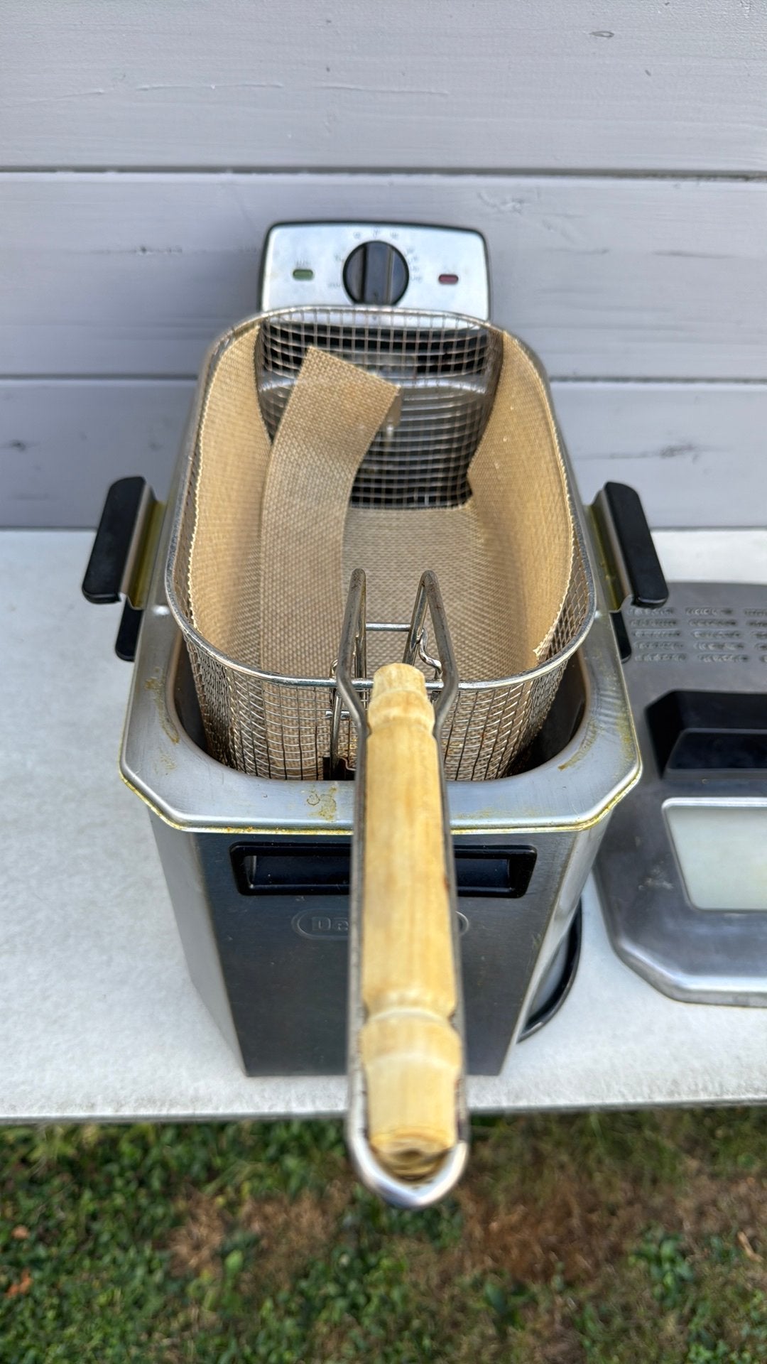Delonghi friteuse, Electroménager, 2 à 3 litres, Enlèvement, Utilisé, Pan intérieur amovible