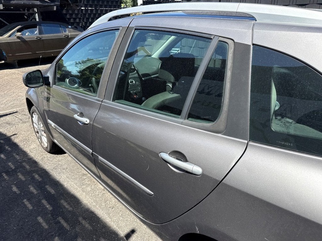 PORTIER LINKS ACHTER Clio III Estate / Grandtour (KR), Gebruikt, Peter-Huppertz-Straße 5
51063  Köln, DE, Achter, Dialog.deutschland@renault.de