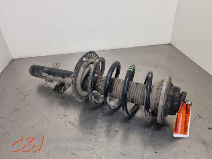 Schokdemperpoot links-voor van een Volkswagen Transporter, Gebruikt, -, Volkswagen, -