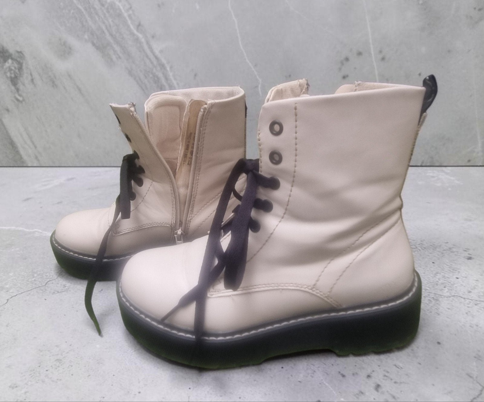 Bottines Catwalk de couleur crème Taille 38 en parfait état, Enlèvement ou Envoi, Beige, Comme neuf, Boots et Botinnes