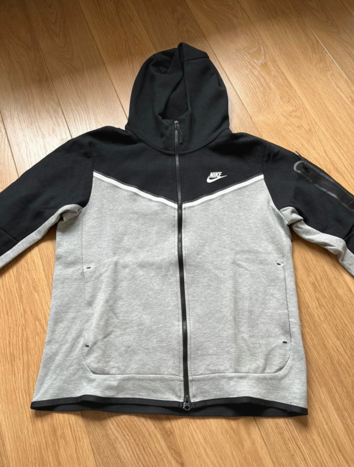Nike tech fleece vest- grijs/zwart, Kleding | Heren, Maat 52/54 (L), Ophalen of Verzenden, Zo goed als nieuw, Grijs