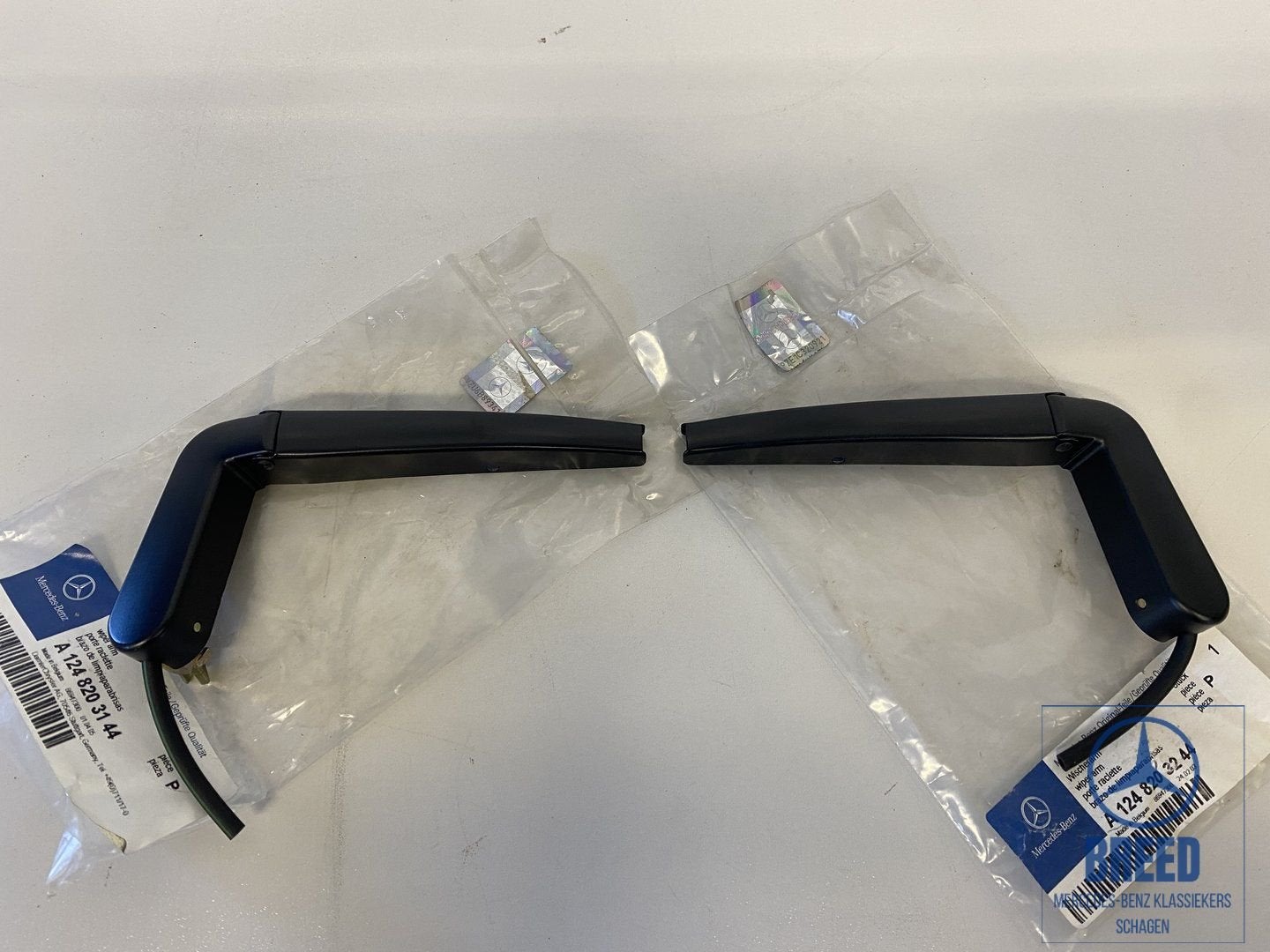 NOS koplampwisserarm L+R voor Mercedes-Benz W124 USA, Neuf, -, -, Enlèvement ou Envoi