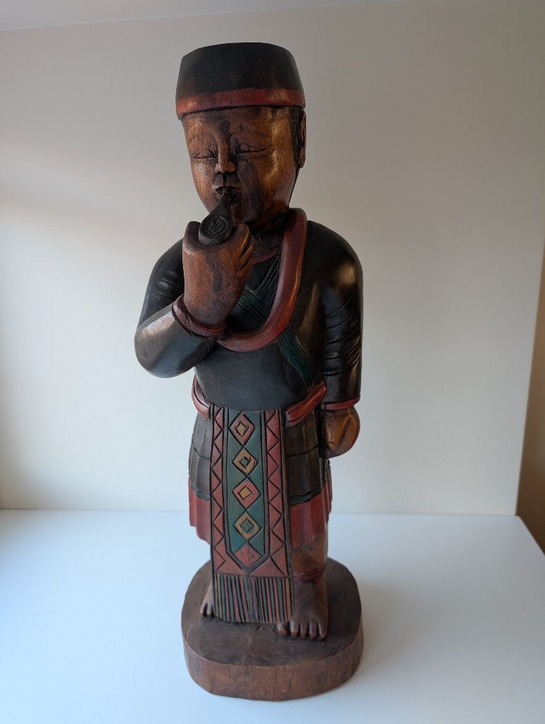 Vol houten Indonesische krijger met pijp, Antiek en Kunst, Ophalen