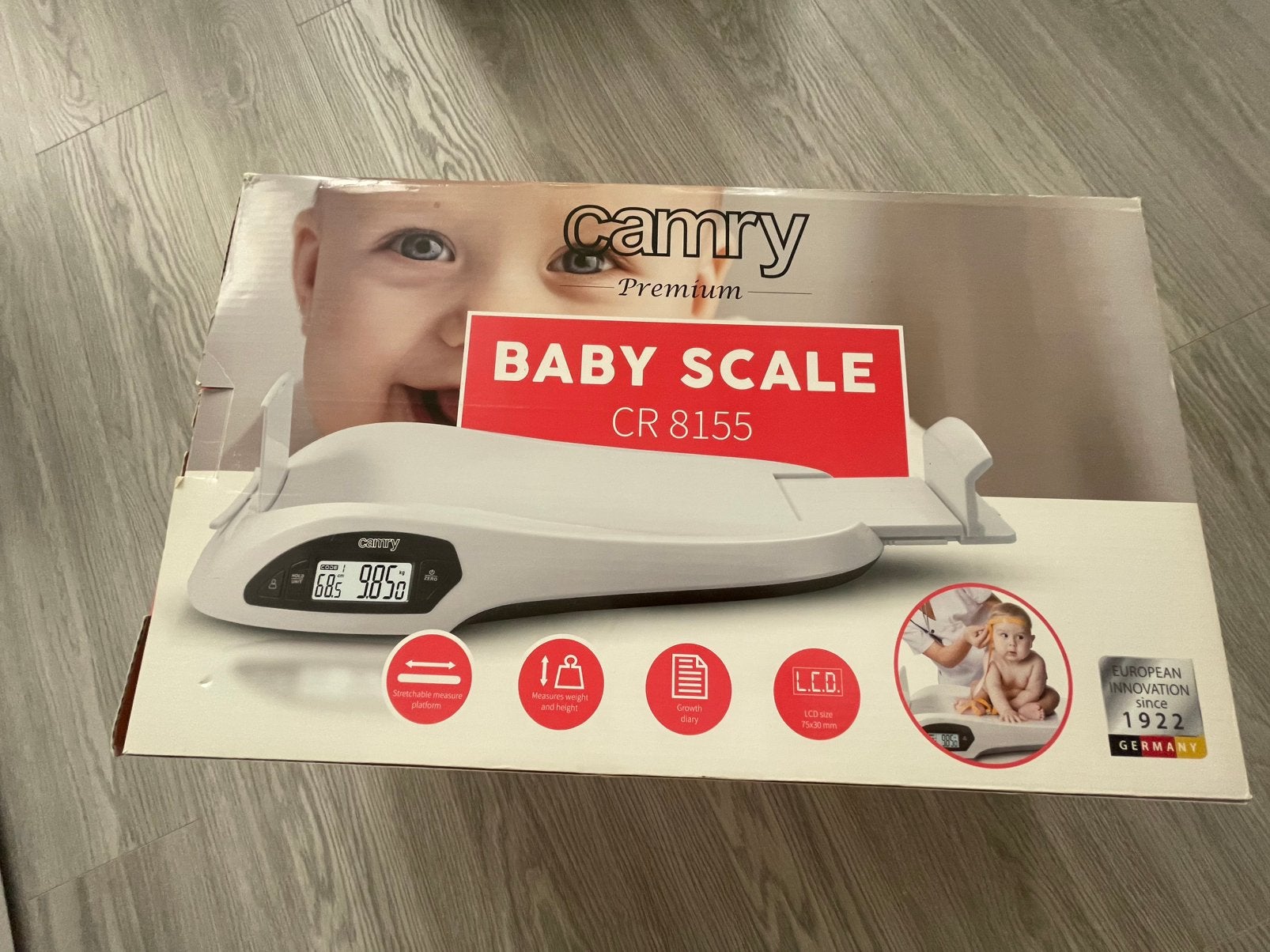 Libra weegt en meet de baby, Ophalen