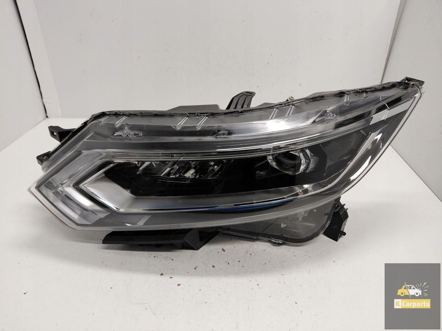 100-19011, Nissan Qashqai J11 II Clignotant LED complet pour, Nissan Motor Co., Ltd., Takashima 1-chome 1-1
220-8686  Yokohama