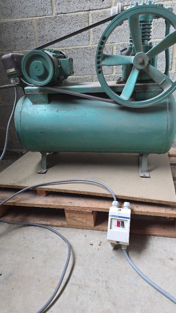ceccato compressor met telemecanique schakelaar, Articles professionnels, Machines & Construction | Pompes & Compresseurs, Enlèvement