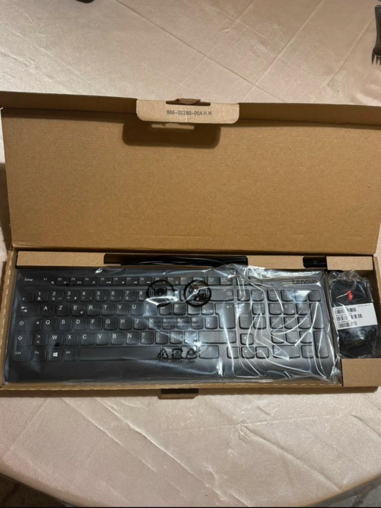 Clavier + souri Lenovo - Neuf, Enlèvement ou Envoi, Comme neuf, Ergonomique